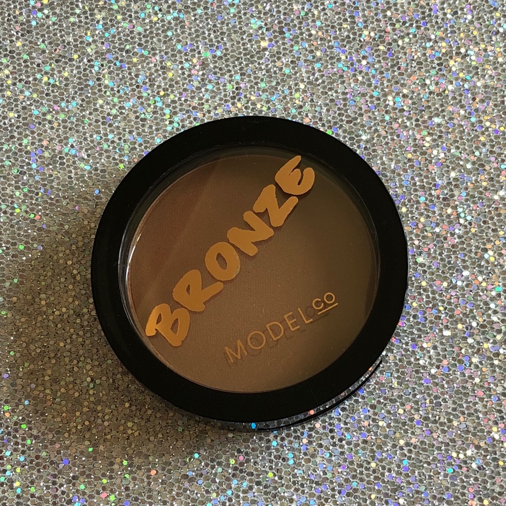 Model Co. Bronzer
